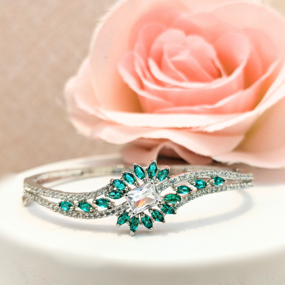 Elegant Green Bracelet
